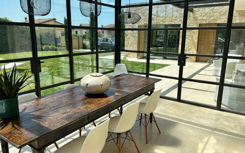 Villa Elena: Møbel, Træ, Indretning, Bord, Gulvbelægning, Stol, Køkken & Spisebord, Etage, Belysning, Spisestue