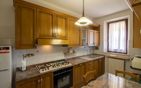 Gli Ulivi: Køkken, Countertop, Køkken Apparat, Cabinetry, Træ, Indretning, Større Bandage, Gulvbelægning, Køkkenvask, Møbel