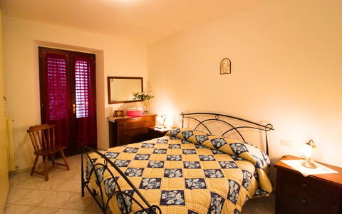 Gli Ulivi: Soveværelse, Møbel, Indretning, Etage, Gulvbelægning, Seng, Værelse, Bed Frame, Sengetøj, Sengetøj