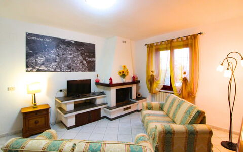 Gli Ulivi: Møbel, Indretning, Gulvbelægning, Couch, Værelse, Træ, Etage, Stue, Loft, Belysning