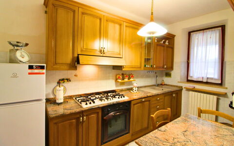 Gli Ulivi: Køkken, Countertop, Køkken Apparat, Større Bandage, Indretning, Træ, Cabinetry, Møbel, Komfur, Gulvbelægning