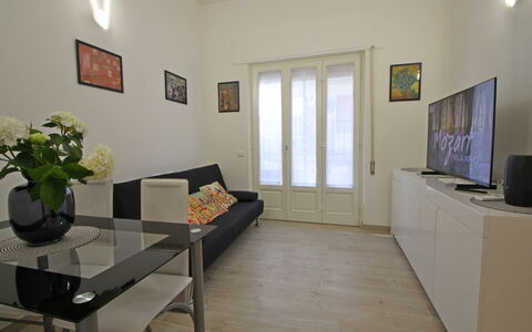 Il Centro: Møbel, Gulvbelægning, Indretning, Etage, Træ, Couch, Værelse, Stue, Belysning, Hjem