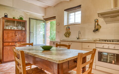Villa the Horses: Møbel, Indretning, Gulvbelægning, Træ, Cabinetry, Køkken, Countertop, Etage, Loft, Værelse