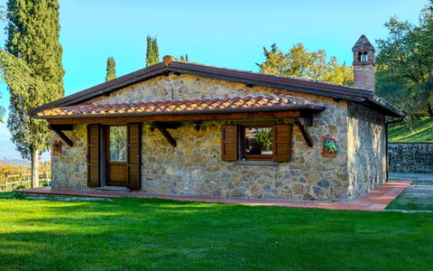 Villa la Guardiola: Træ, Sommerhus, Hus, Tag, Hjem, Dør, Land Lot, Stuehus, Have, Estate