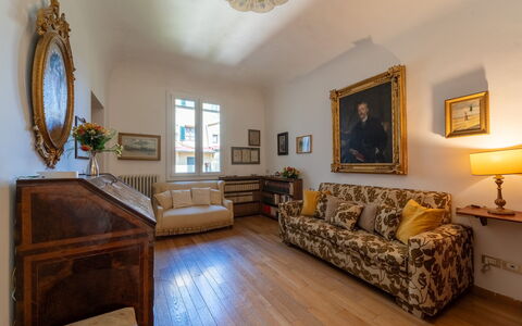 Casa dello Scrittore: Møbel, Indretning, Væg, Træ, Billedramme, Gulvbelægning, Couch, Etage, Stue, Værelse