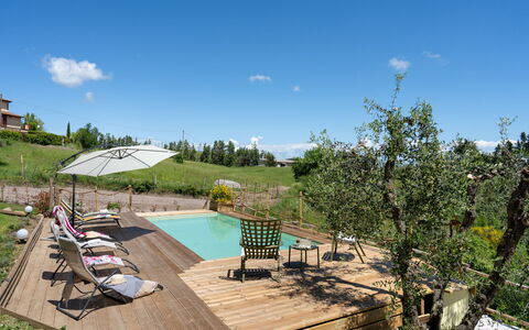Villa i Fiori: Svømmepøl, Udendørs Møbler, Have, Møbel, Liggestol, Paraply, Udvej, Stol, Dæk, Eco Hotel