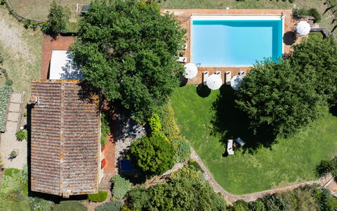 Villa Santa Barbara: Svømmepøl, Udvej, Boligområde, Estate, Eco Hotel, Hacienda, Have, Villa, Udendørs Møbler, Backyard