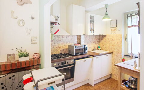 La Casa Azzurra: Indretning, Større Bandage, Gulvbelægning, Køkken, Møbel, Træ, Loft, Køkken Apparat, Etage, Countertop