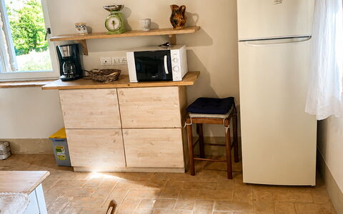 Il Casale al Colle: Møbel, Gulvbelægning, Træ, Etage, Indretning, Trægulve, Værelse, Cabinetry, Bejdse, Skuffe