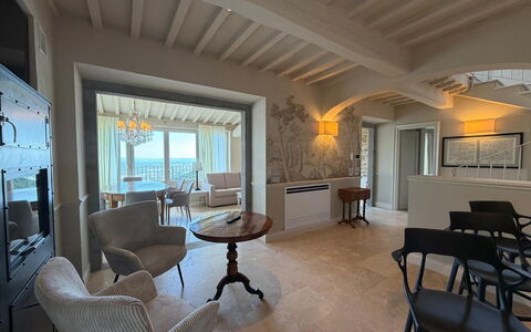 Villa Maddalena alla Guglielmesca: Møbel, Indretning, Gulvbelægning, Etage, Loft, Belysning, Værelse, Stol, Lejlighed, Hav