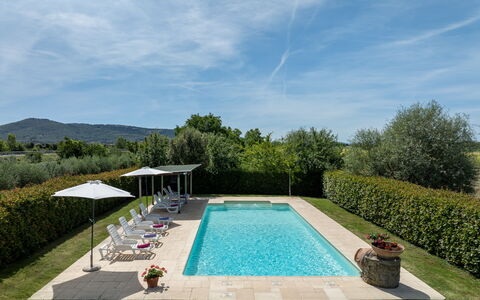 Il Cipresso, Casa dei Nonni, Cortona: Svømmepøl, Have, Udvej, Kompositmateriale, Udendørs Møbler, Landscaping, Skygge, Estate, Hacienda, Eco Hotel