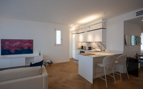 Terrazza Mare, Jacuzzi and Seaview: Møbel, Indretning, Gulvbelægning, Etage, Væg, Køkken, Træ, Loft, Countertop, Værelse