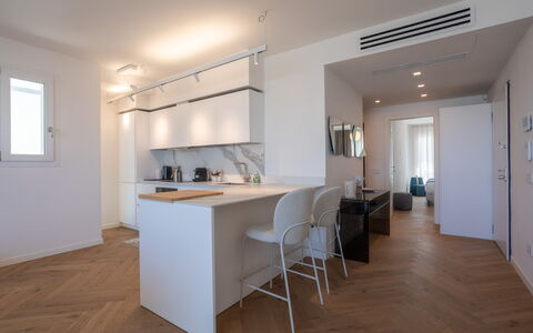 Terrazza Mare, Jacuzzi and Seaview: Møbel, Indretning, Gulvbelægning, Etage, Countertop, Køkken, Træ, Loft, Værelse, Cabinetry