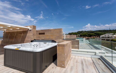 Terrazza Mare, Jacuzzi and Seaview: Sanitærarmatur, Badekar, Etage, Lejlighed, Jacuzzi, Svømmepøl, Udvej, Hotel, Penthouselejlighed