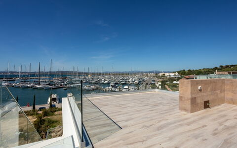 Porto di Luce Luxury, Jacuzzi and Seaview: Skygge, Marina, Altan, Walkway