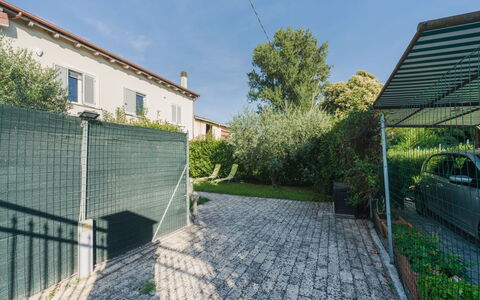 Casa delle Rondini: Møbel, Indretning, Gulvbelægning, Etage, Bord, Træ, Loft, Stol, Værelse, Couch