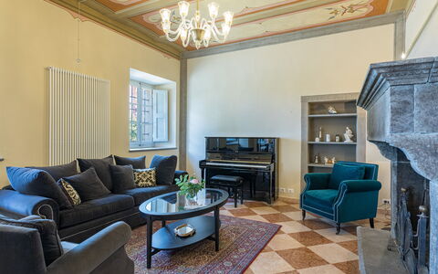 Antica Villa Merelli 12: Indretning, Møbel, Gulvbelægning, Væg, Etage, Couch, Loft, Værelse, Stue, Belysning