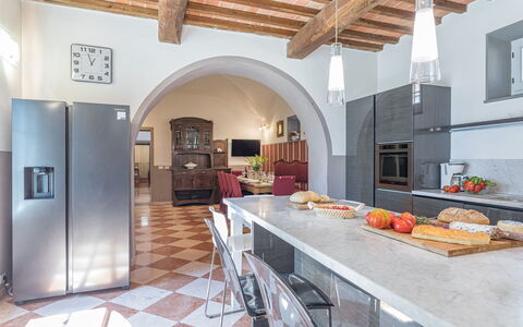 Antica Villa Merelli 12: Møbel, Indretning, Gulvbelægning, Køkken, Træ, Loft, Etage, Countertop, Belysning, Værelse