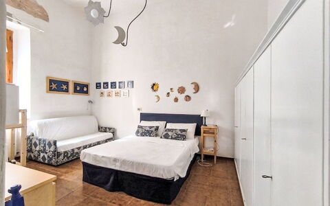 Casa Lelà: Møbel, Indretning, Væg, Gulvbelægning, Etage, Soveværelse, Seng, Træ, Loft, Værelse