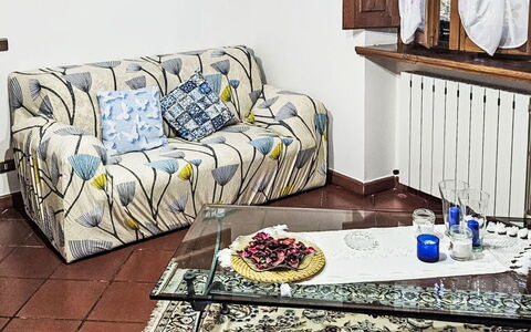 Casa Lulù: Møbel, Indretning, Couch, Gulvbelægning, Textile, Etage, Sengetøj, Værelse, Lejlighed, Stue