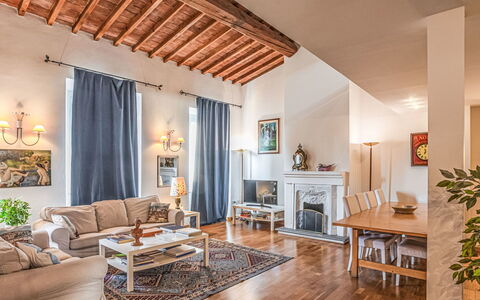 Bellavista: Møbel, Indretning, Gulvbelægning, Træ, Couch, Etage, Loft, Værelse, Stue, Hjem