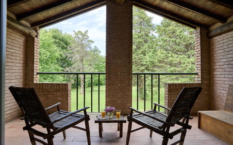Casa Mancini, Holiday Villa, San Galgano: Træ, Møbel, Indretning, Veranda, Stol, Bejdse, Hårdttræ, Udendørs Møbler, Skygge, Loft
