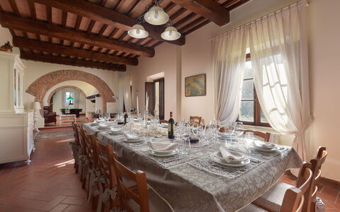 Villa Ginestraio 14: Møbel, Bord, Indretning, Stol, Spisestue, Køkken & Spisebord, Værelse, Restaurant, Loft, Sengetøj