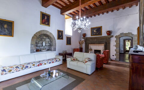 Torre di Paciano 10+2: Møbel, Indretning, Væg, Gulvbelægning, Etage, Loft, Bord, Værelse, Belysning, Stue