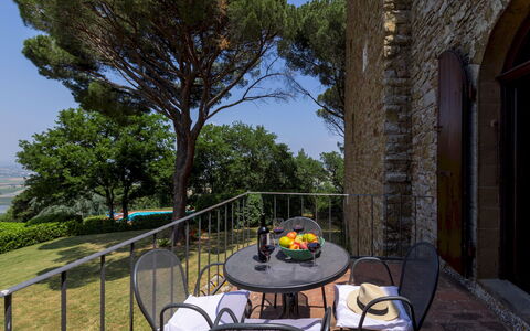 Torre di Paciano 10+2: Udendørs Møbler, Landscaping, Backyard, Hegn, Altan, Eco Hotel, Udendørs Bord