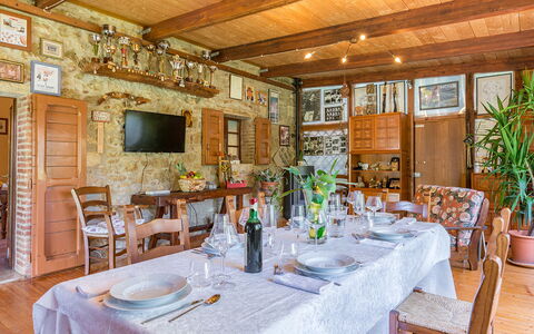 La Casa Dell'Artista 6: Møbel, Træ, Bord, Køkken & Spisebord, Stol, Spisestue, Dør, Loft, Restaurant, Værelse