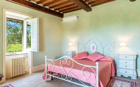 Villa Pucci 12: Møbel, Lyserød, Soveværelse, Seng, Sengetøj, Sengetøj, Sengetøj, Bed Frame, Hotel, Maling