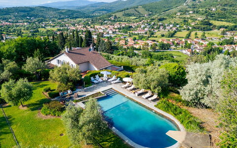 Villa Ninfeo 10+4: Svømmepøl, Bakke, Udvej, Eco Hotel, Bjergkæde, Hill Station, Estate, Ferieby, Landscaping, Hacienda