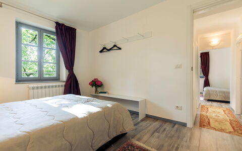 Villa Ninfeo 10+4: Møbel, Indretning, Seng, Soveværelse, Træ, Gulvbelægning, Etage, Værelse, Loft, Sengetøj