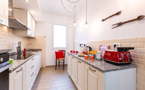 Il Nocciolo 12: Køkken, Countertop, Køkken Apparat, Indretning, Større Bandage, Gulvbelægning, Møbel, Cabinetry, Værelse, Etage