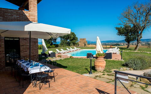 La Torre dei Fagiani 8+2: Himmel, Land Lot, Almindeligt, Estate, Lawn, Hacienda, Landscaping, Mansion, Plantation, Villa