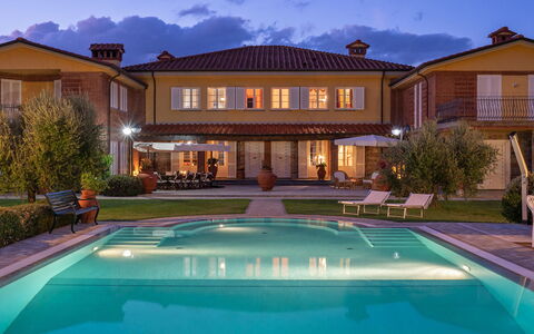 Villa Gabri 8: Svømmepøl, Udvej, Estate, Villa, Eco Hotel, Thermae, Udendørs Møbler, Gårdsplads, Mansion, Hacienda