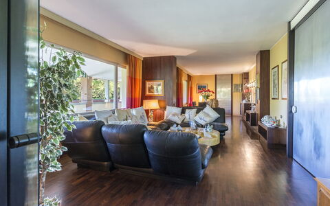 Villa Michelangelo 14: Gulvbelægning, Indretning, Møbel, Couch, Etage, Loft, Lejlighed, Hjem, Stue