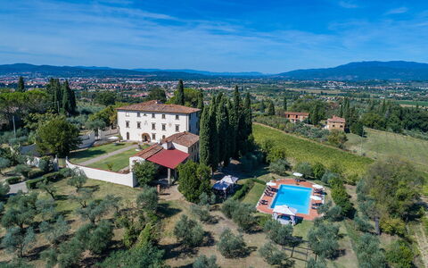 Villalta 18+2: Mad, Villa, Hacienda