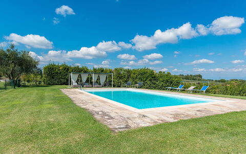 Casabianca 12: Blå, Svømmepøl, Have, Landscaping, Skygge, Lawn, Plantation, Estate, Parkere
