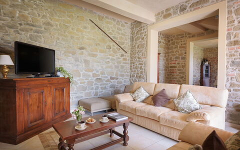 Villa Vittoria D'Anghiari 7+3: Møbel, Væg, Indretning, Gulvbelægning, Træ, Etage, Loft, Værelse, Belysning, Stue