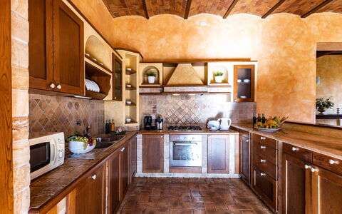 Il Poderuccio 17: Køkken, Møbel, Indretning, Countertop, Gulvbelægning, Træ, Cabinetry, Etage, Loft, Køkken Apparat
