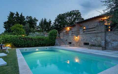 L'Oliveta 6: Svømmepøl, Kompositmateriale, Estate, Water Feature, Udvej, Backyard, Thermae, Hacienda, Have, Landscaping