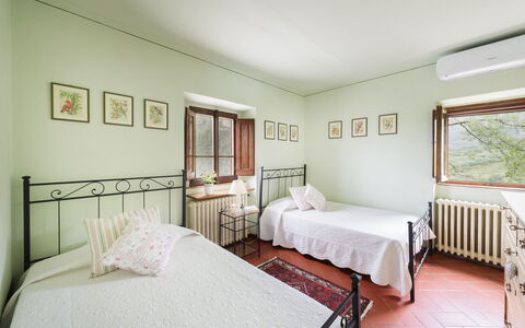 Casa del Sole 4: Seng, Indretning, Soveværelse, Møbel, Væg, Sengetøj, Gulvbelægning, Sengetøj, Loft, Etage