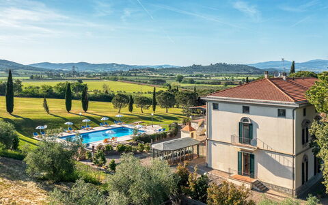 Villa Croci 12: Svømmepøl, Estate, Udvej, Hacienda, Villa, Landscaping, Mansion, Eco Hotel, Fritidscenter, Hotel
