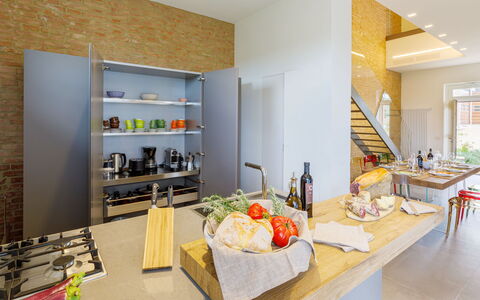 La Fonte di Santa Regina 8: Indretning, Møbel, Køkken, Gulvbelægning, Countertop, Køkken Apparat, Etage, Belysning, Loft, Hjem