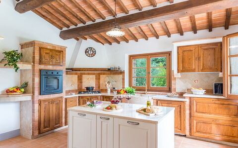Il Casale di Manuele 12: Køkken, Møbel, Indretning, Træ, Countertop, Cabinetry, Hjem, Gulvbelægning, Loft, Hus