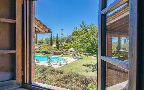 Il Fitto 10: Svømmepøl, Estate, Sommerhus, Have, Stuehus, Backyard, Landscaping, Lawn, Skygge, Udvej