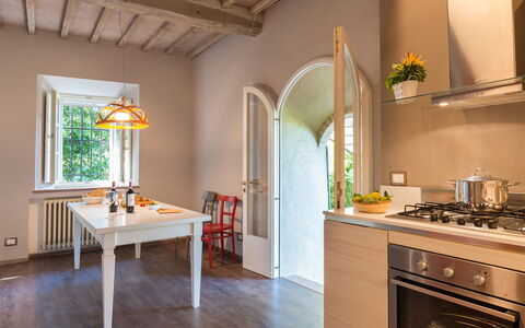 Finestra su Siena 16: Møbel, Indretning, Væg, Gulvbelægning, Træ, Hjem, Loft, Countertop, Etage, Køkken