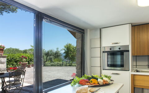 Il Vignale 18+2: Møbel, Køkken & Spisebord, Stol, Stueplante, Skygge, Blomsterkrukke, Kaffebord, Villa, Eco Hotel, Spisestue