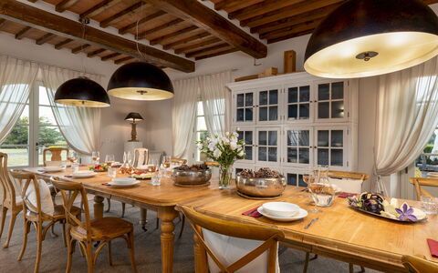 Villa Panorama 14: Møbel, Indretning, Bord, Træ, Stol, Gulvbelægning, Køkken & Spisebord, Spisestue, Loft, Belysning